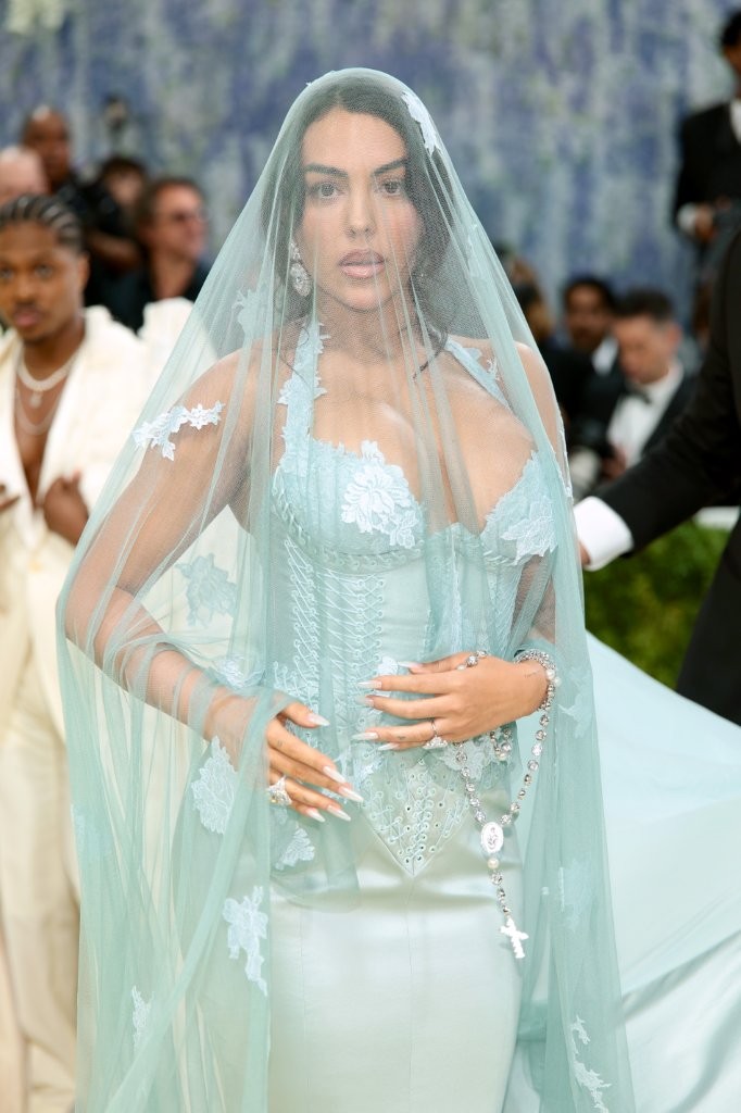 حين أصبحت المجوهرات هي الإطلالة: أقوى لحظات الألماس في Met Gala 2026